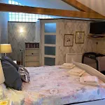 Stunning Rural Gem With Pool In Southwest France