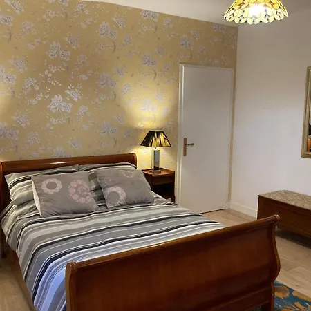 Сasa de vacaciones Stunning Rural Gem With Pool In Southwest France Brie-sous-Barbezieux